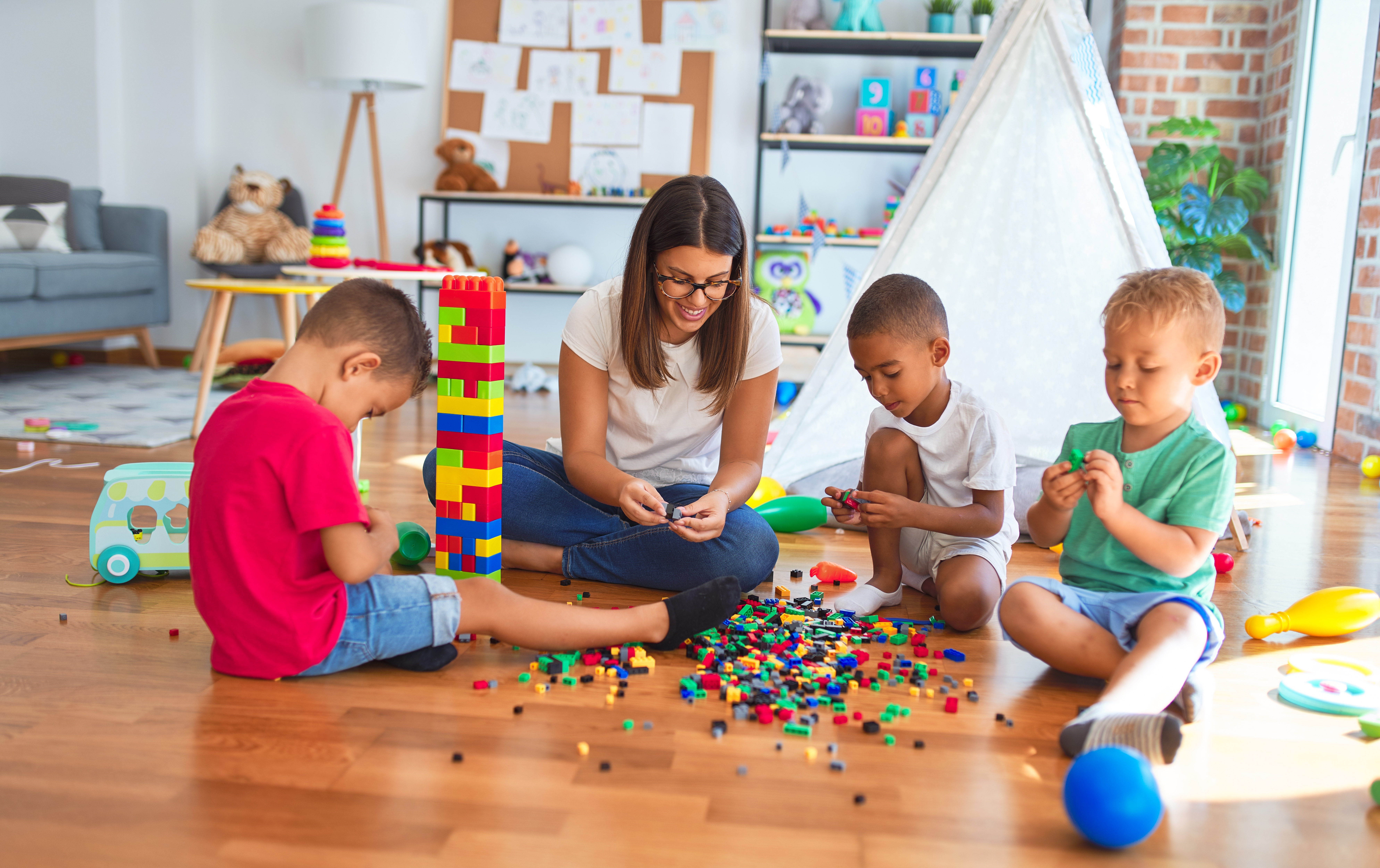 Teacher & kids playing blocks